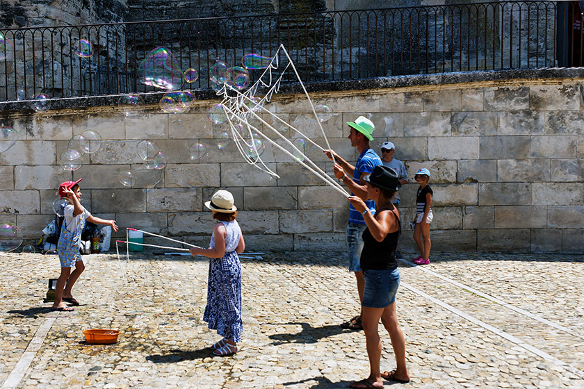 Fun with soap bubbles on the Place du Palais