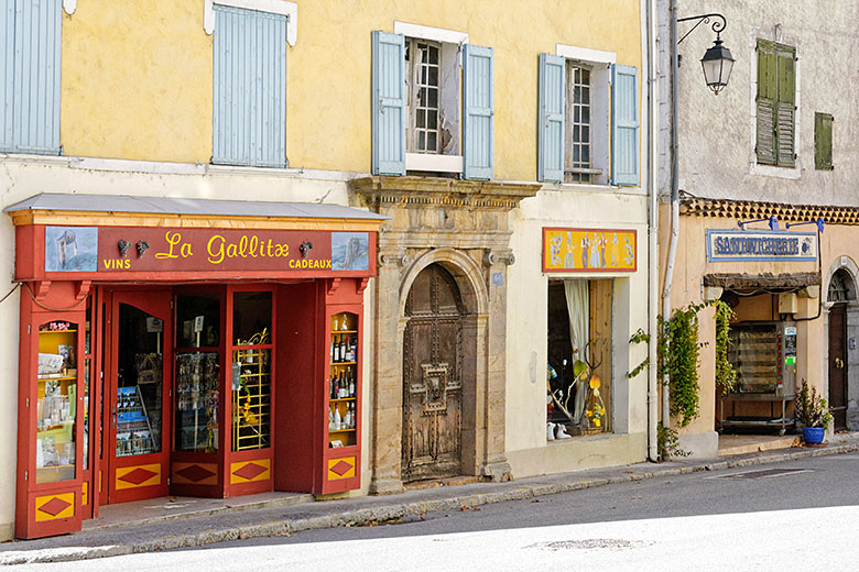 Colorful 'proven&ccedil;al' shops