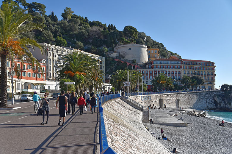 On the 'Quai des &Eacute;tats-Unis'