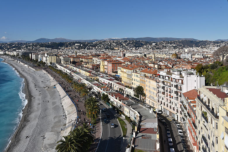 Looking down onto the 'Quai des &Eacute;tats-Unis'