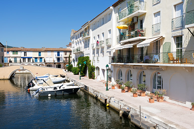 The waterfront behind the 'Place du March&eacute;'