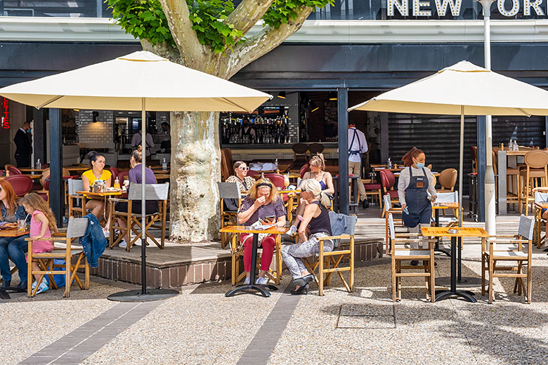 On the terrace of the 'New York, New York' restaurant