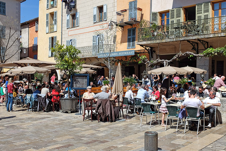 Lunch crowd at the Caf&eacute; des Arcades in Valbonne
