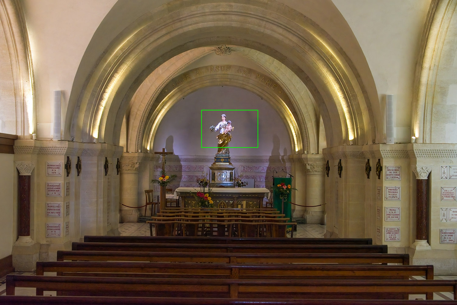 'Virgin with Child and Bouquet' in the crypt, Marseille, January 2017, ISO 10000 &ndash; 1/30 &ndash; &fnof;/5.6 &ndash; 48mm &ndash; Exp. -1&frac13;. (Click to download the raw file)