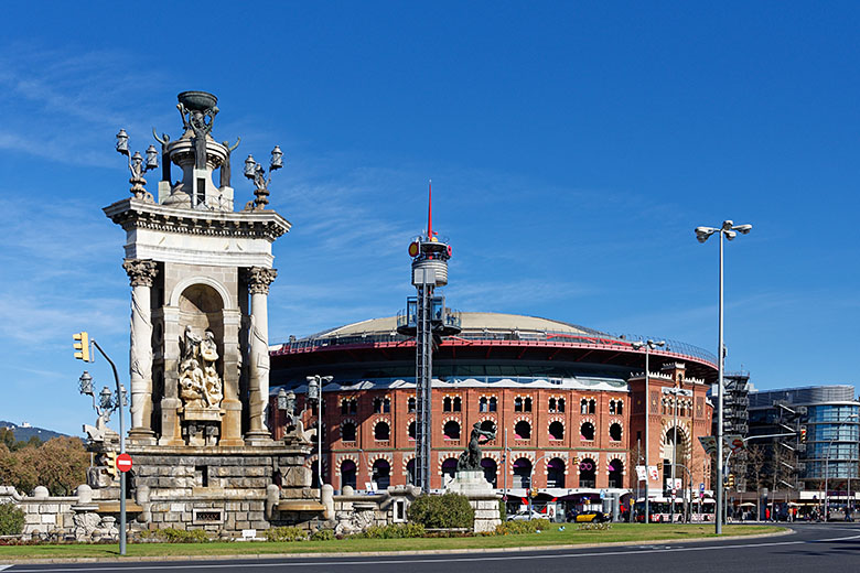 Bullring turned shopping center in the 'Pla&ccedil;a d'Espanya'