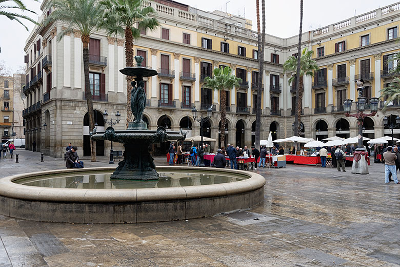The 'Pla&ccedil;a Reial'