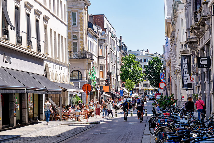 Walking down 'Voldersstraat' (Volders Street)