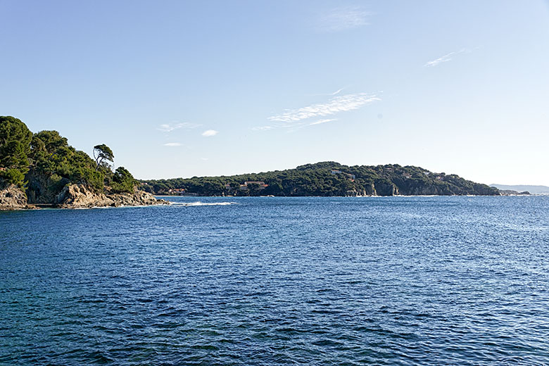 Looking towards the '&Icirc;le du Grand Ribaud'