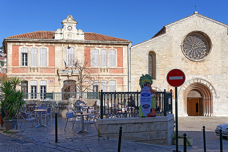 The 'Saint-Louis' church