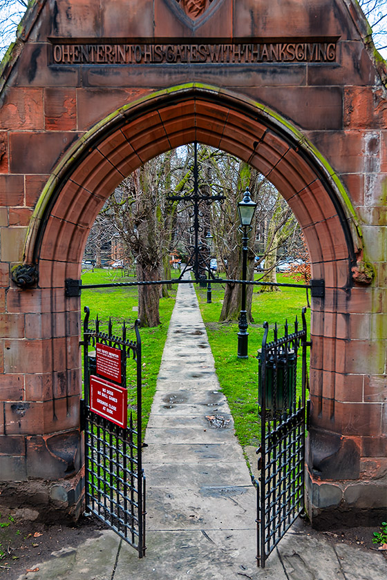 Footpath to Holy Trinity Brompton Church