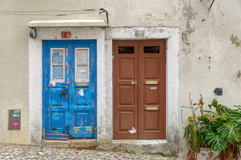 >Doors on the Escadinhas de S&atilde;o Crispim
